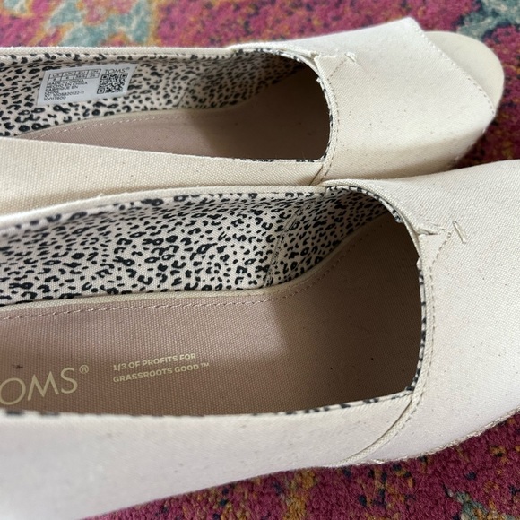 Toms | Women’s Cream Canvas Michelle Open Toe Wedge Espadrilles, like new!  Sz 8 - Picture 2 of 15